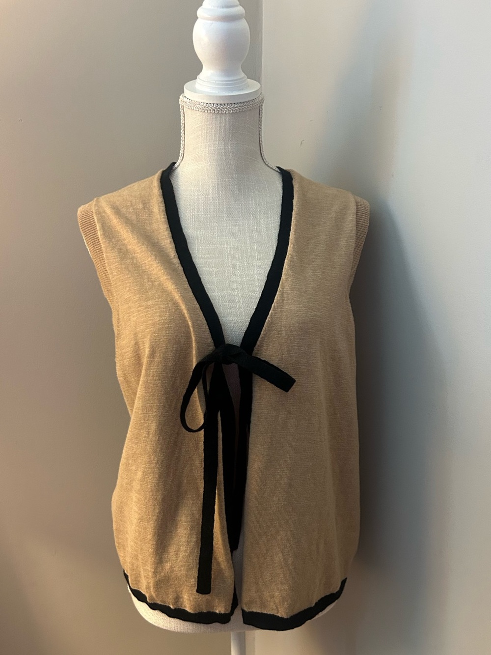 Tie front vest NWT